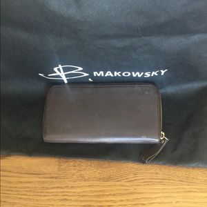 Zippered matching wallet to B Makowsky Handbag.